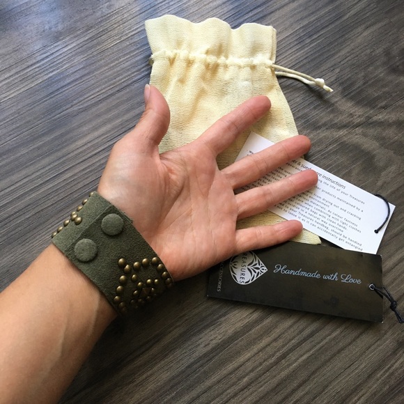 Bracelet - Picture 3 of 9